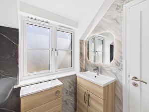 Family bathroom- click for photo gallery